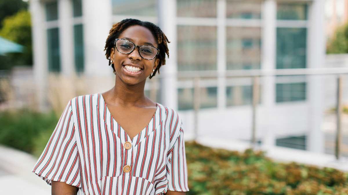 Chancellor's Science Scholar Jasmine Akoto stands outside on the campus of UNC-Chapel Hill.