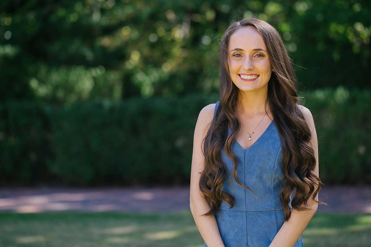 Carolina Covenant Scholar Amber Friel poses on the campus of UNC-Chapel Hill.