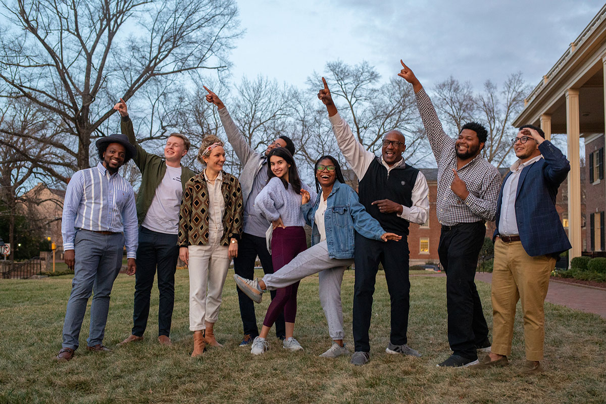 A group photo of Shuford Innovators-in-Residence, Bernard Bell, Mackenzie Thomas, and four students on the lawn at the Carolina Inn.
