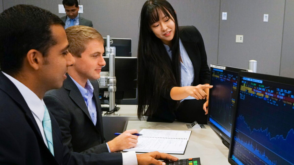Students work in a lab in the Center for Excellence in Investment Management